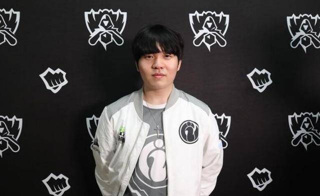 足球市场竞 足球市场竞